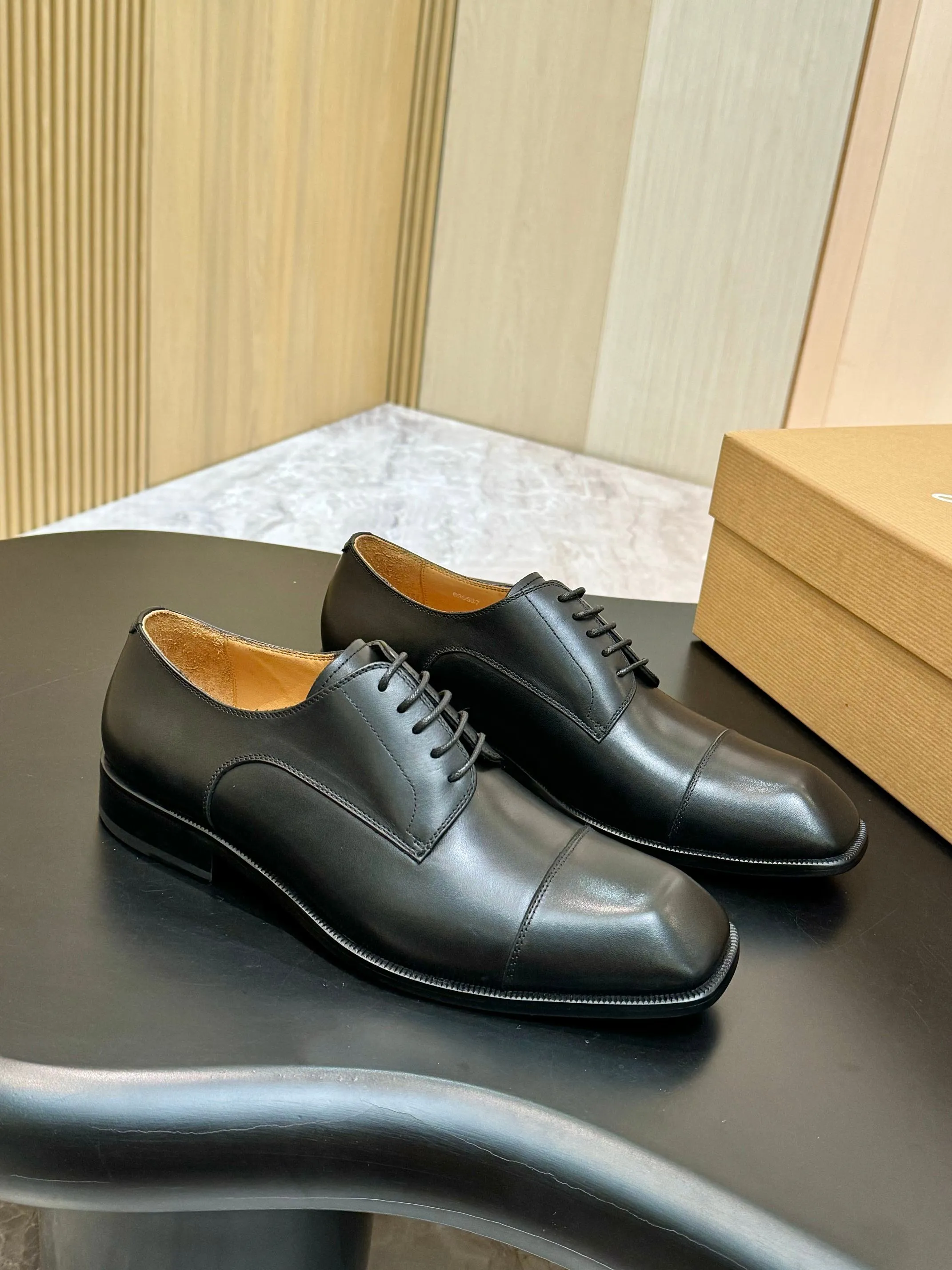 [CL red sole shoes] Top P: 1020💰 Size 39-44 (⚠️38.45.46.47 custom-made, non-returnable and non-exchangeable) 🆑High-end men's business formal leather shoes, original authentic top quality goods ••✅💯 Top original order purchasing agent! Original imported patterned cowhide ➕Imported cowhide lining ➕Cowhide feet ➕Original leather outsole~🉑️Feel free to compare the authentic ones!